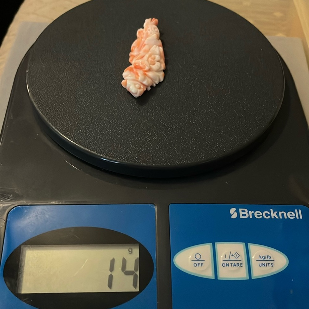 Vintage large hand carved angel skin coral bead for pendant or brooch 14 grams - Picture 10 of 10